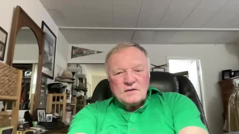 Snapshot of cookoosnest chatting on December 22, 5:45 am cookoosnest online show from December 22, 5:45 am