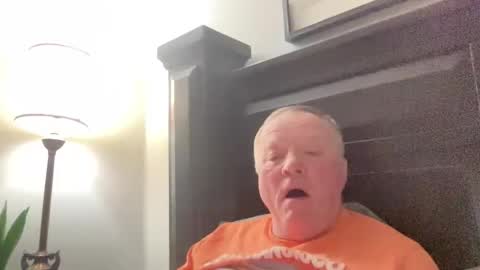 Snapshot of cookoosnest chatting on December 24, 5:27 am cookoosnest online show from December 24, 5:27 am