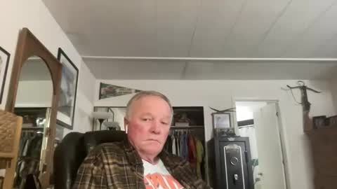 Snapshot of cookoosnest chatting on October 29, 3:20 am cookoosnest online show from October 29, 3:20 am