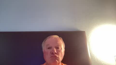 Snapshot of cookoosnest chatting on May 2, 5:23 am cookoosnest online show from May 2, 5:23 am
