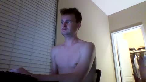 cooldude122222 online show from December 15, 6:51 am