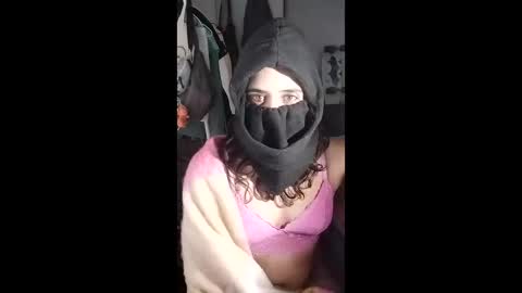 Snapshot of cootie_pinklips chatting on December 15, 11:14 am Cootie pinklips online show from December 15, 11:14 am