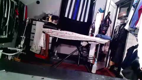 Snapshot of coozman61 chatting on January 3, 10:52 am coozman61 online show from January 3, 10:52 am