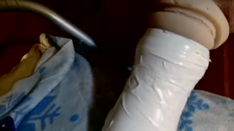 Snapshot of coozman61 chatting on December 15, 10:08 am coozman61 online show from December 15, 10:08 am