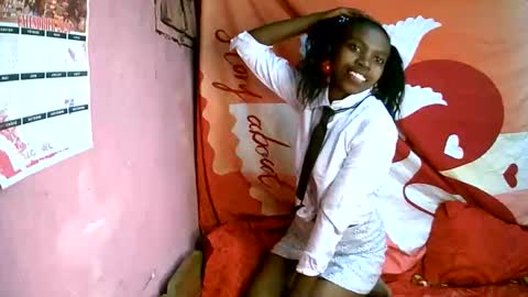 coquine_lara online show from May 2, 12:54 pm