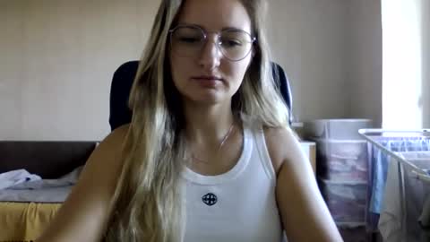 cora_fora online show from September 12, 7:19 am