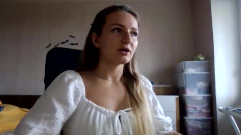 cora_fora online show from October 3, 9:17 am