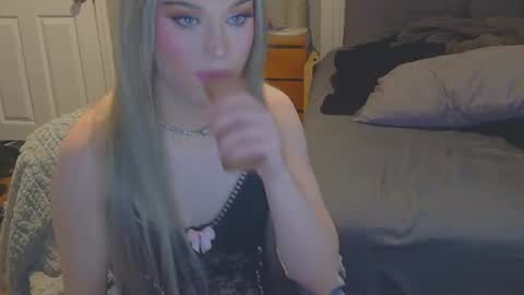 coracav online show from December 20, 12:51 am