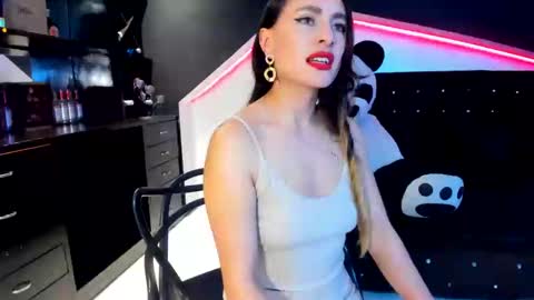 Coral  online show from March 4, 3:37 pm