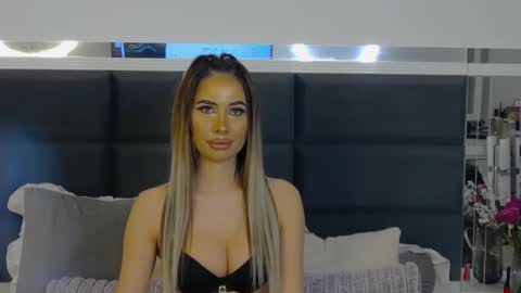 Snapshot of coraliadiamond chatting on February 18, 5:42 pm CoraliaDiamond online show from February 18, 5:42 pm