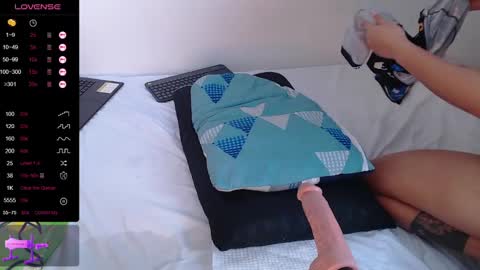 Snapshot of coraline2911 chatting on December 6, 7:23 pm coraline2911 online show from December 6, 7:23 pm