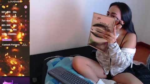 Snapshot of coraline2911 chatting on December 20, 11:00 am coraline2911 online show from December 20, 11:00 am