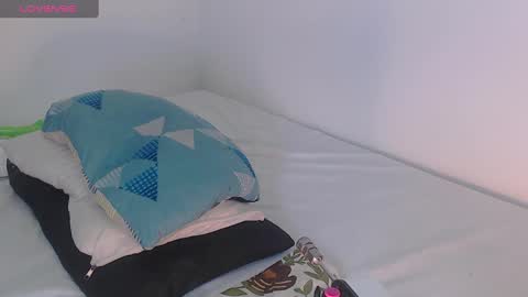 Snapshot of coraline2911 chatting on March 6, 11:03 am coraline2911 online show from March 6, 11:03 am