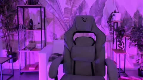 little girl who is always right or Coraline online show from October 16, 5:41 am