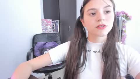 Snapshot of coralinexxx07 chatting on January 13, 9:20 pm Coraline uwu Bienvenidos al dulce mundo de Coraline Hola amores soy Coraline Una chica tierna juguetona online show from January 13, 9:20 pm