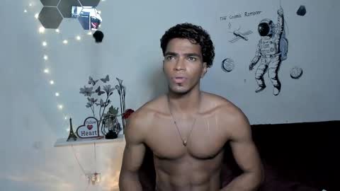 Snapshot of coreyglover chatting on November 5, 8:03 am CoreyGlover online show from November 5, 8:03 am