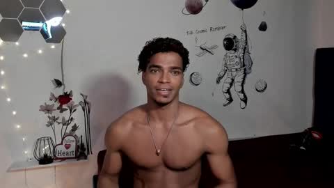 Snapshot of coreyglover chatting on November 9, 9:29 am CoreyGlover online show from November 9, 9:29 am