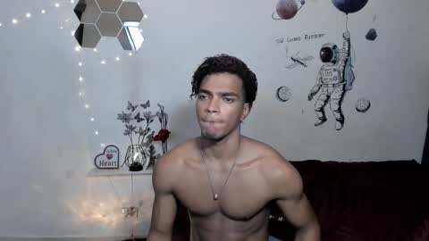 Snapshot of coreyglover chatting on November 10, 8:24 am CoreyGlover online show from November 10, 8:24 am