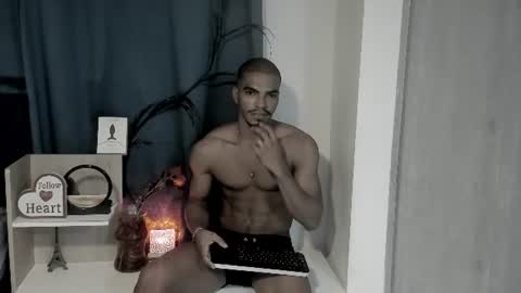 Snapshot of coreyglover chatting on June 12, 10:14 am CoreyGlover online show from June 12, 10:14 am