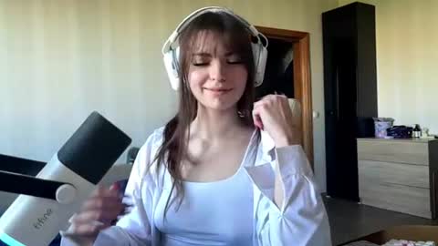 Snapshot of corrienavanjo chatting on July 17, 1:18 pm corrienavanjo online show from July 17, 1:18 pm