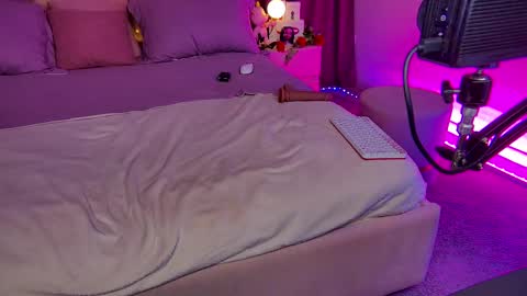 Sia online show from February 21, 12:05 am