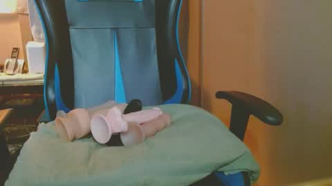 Snapshot of cosmicjones88 chatting on March 10, 5:54 am cosmicjones88 online show from March 10, 5:54 am