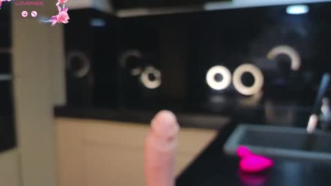 Lili online show from December 5, 10:34 pm