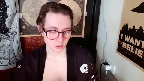 Snapshot of cosmonudes chatting on February 6, 11:43 am Barry online show from February 6, 11:43 am