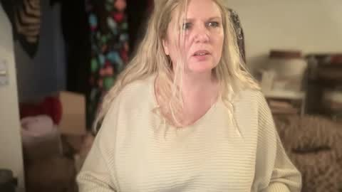 Mollie online show from December 18, 1:06 pm