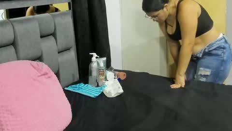 Snapshot of couple_gold69 chatting on March 3, 7:43 am Andrea and Scott online show from March 3, 7:43 am