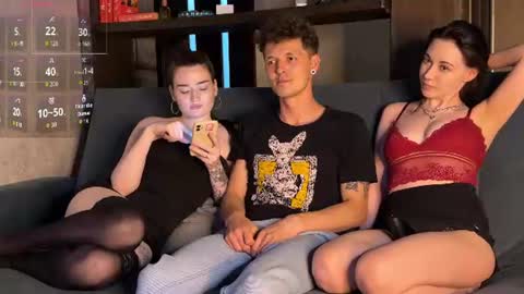 Alex and Mia online show from June 18, 4:00 pm