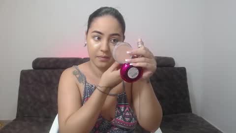  ALEJANDRO Y EMILY  online show from February 20, 11:53 am