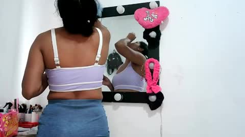 Snapshot of coupleeswetthott chatting on May 31, 2:13 pm coupleeswetthott online show from May 31, 2:13 pm