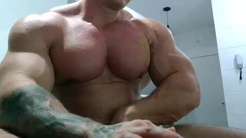couplemuscle40 online show from October 6, 1:36 am