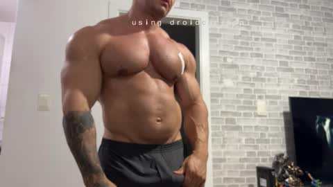 couplemuscle40 online show from December 14, 11:53 pm