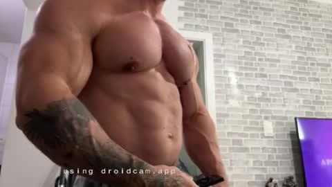 Snapshot of couplemuscle40 chatting on March 11, 6:03 pm couplemuscle40 online show from March 11, 6:03 pm