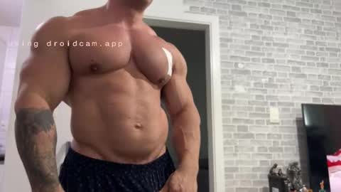 Snapshot of couplemuscle40 chatting on March 13, 1:07 pm couplemuscle40 online show from March 13, 1:07 pm