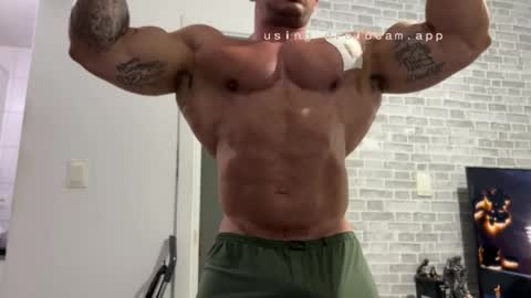 Snapshot of couplemuscle40 chatting on March 17, 6:00 pm couplemuscle40 online show from March 17, 6:00 pm