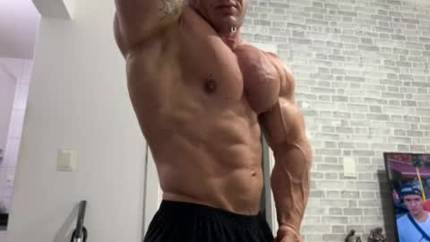 Snapshot of couplemuscle40 chatting on March 24, 4:12 pm couplemuscle40 online show from March 24, 4:12 pm
