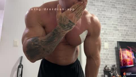 Snapshot of couplemuscle40 chatting on March 25, 6:14 pm couplemuscle40 online show from March 25, 6:14 pm