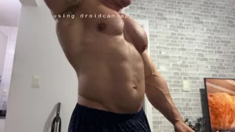 Snapshot of couplemuscle40 chatting on April 15, 2:40 am couplemuscle40 online show from April 15, 2:40 am