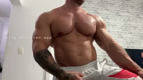 Snapshot of couplemuscle40 chatting on July 1, 3:01 pm couplemuscle40 online show from July 1, 3:01 pm