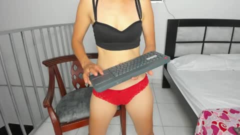 Snapshot of cowmarce chatting on May 5, 1:46 am Marce Online 1pm - 7pm gmt-5 online show from May 5, 1:46 am