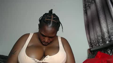 Snapshot of cozy_dion chatting on April 10, 6:34 pm Erykah online show from April 10, 6:34 pm