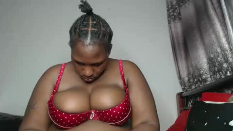 Snapshot of cozy_dion chatting on April 17, 5:38 pm Erykah online show from April 17, 5:38 pm