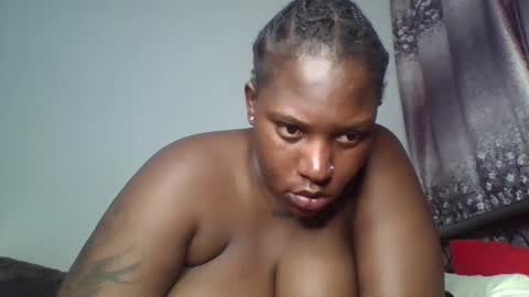 Snapshot of cozy_dion chatting on April 19, 5:56 pm Erykah online show from April 19, 5:56 pm
