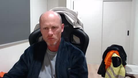 Snapshot of cptduckpants chatting on May 18, 12:22 pm cptduckpants online show from May 18, 12:22 pm