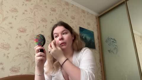 Elise online show from September 18, 8:38 am