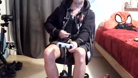 Snapshot of crazy4feetmanic chatting on February 12, 5:13 am drbucknaked online show from February 12, 5:13 am