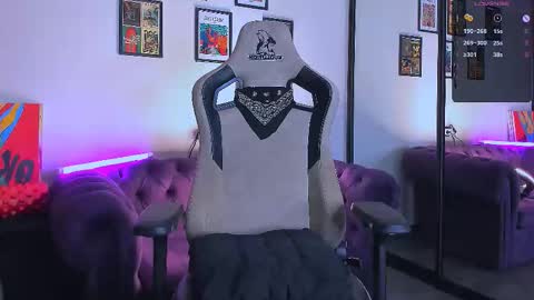 Snapshot of crazy_baby69 chatting on September 17, 10:28 am online show from September 17, 10:28 am